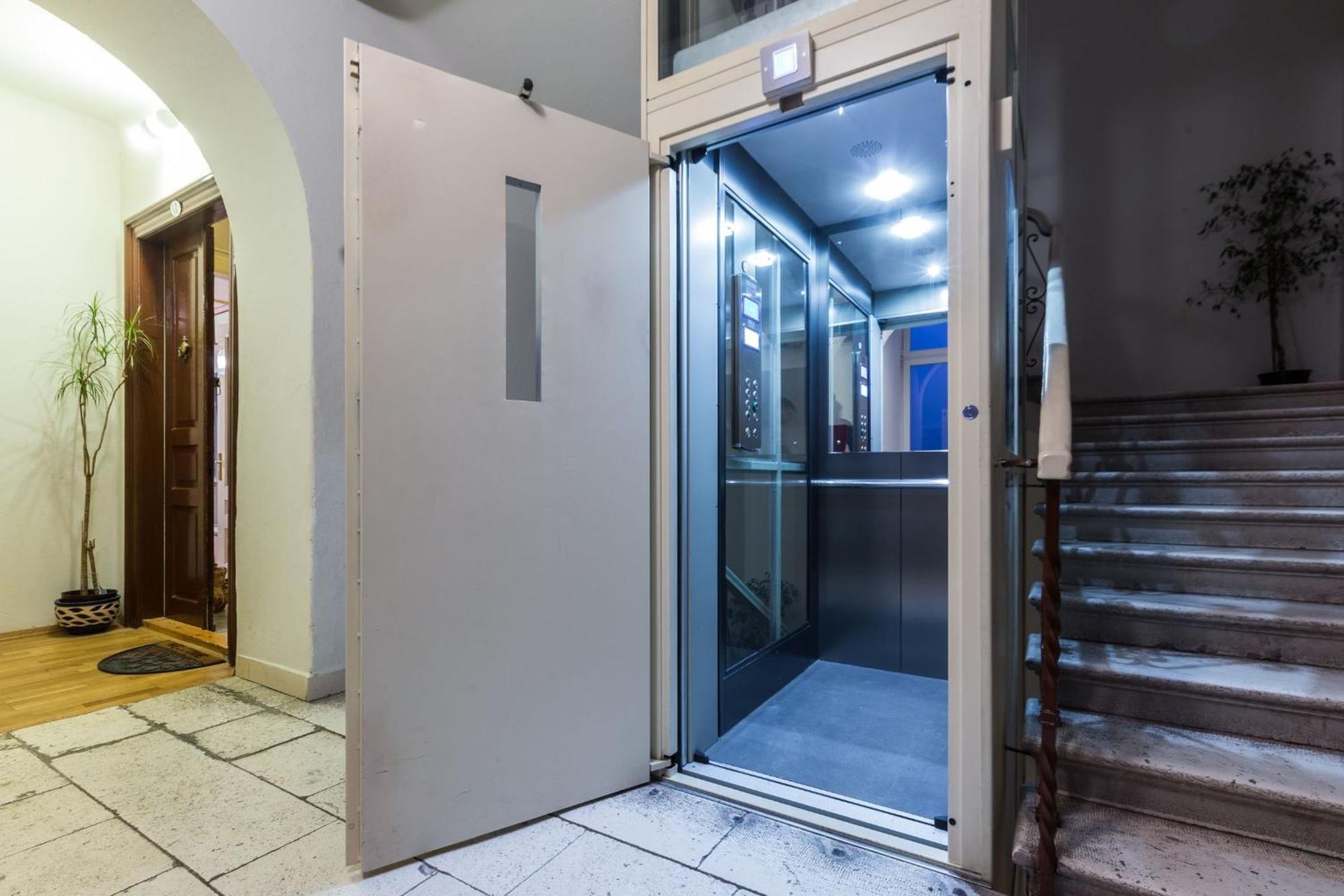 Charming In With Views Apartman Zadar