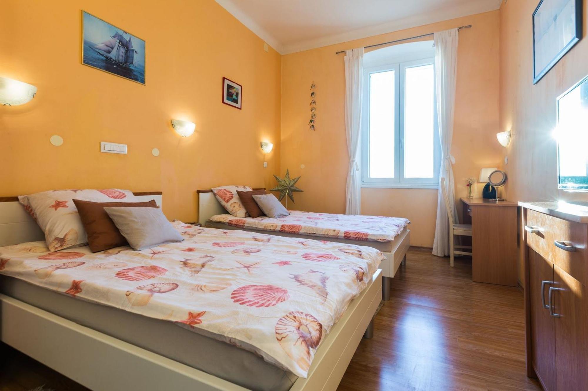 Apartman Charming In With Views