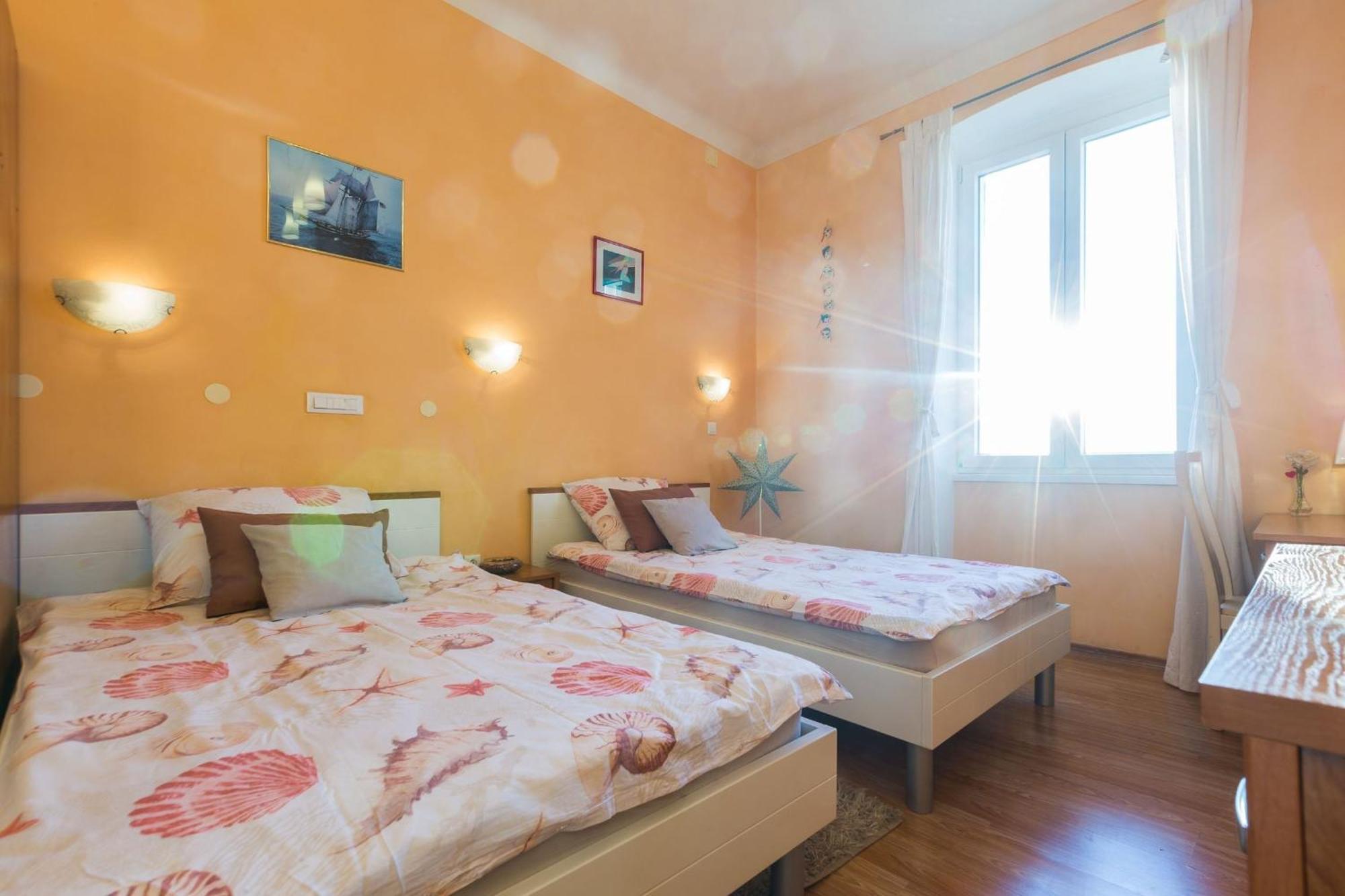 Charming In With Views Apartman *