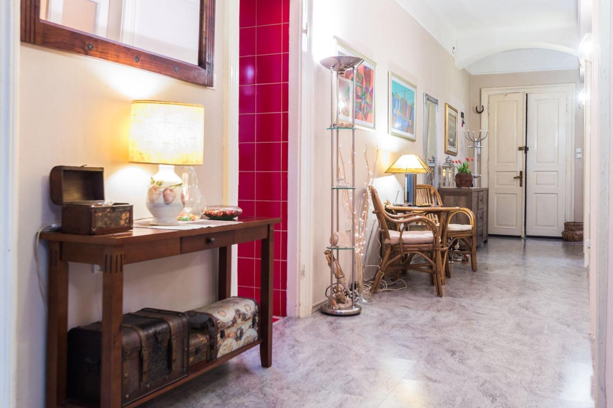 Charming In With Views Apartman